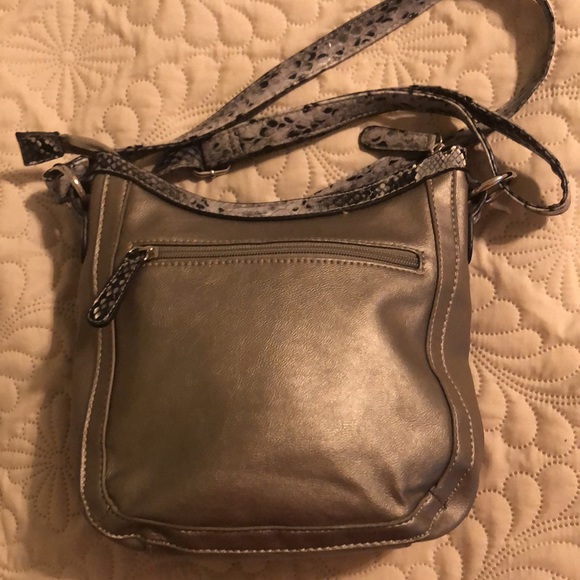 Apt. 9 Faux Leather Grey Metallic Crossbody with Grey Snakeskin details - Picture 4 of 6